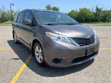 2014 Toyota Sienna LE - Photo 3