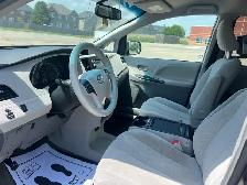 2014 Toyota Sienna LE - Photo 9