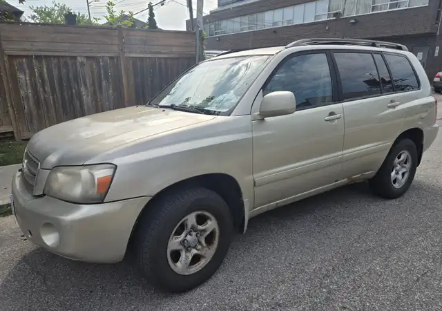 Toyota Highlander V6 AWD – Reliable, Clean, Driven Daily
