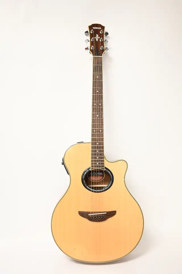 Yamaha APX700 stage focused acoustic electric guitar USED good