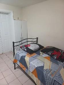 Furnished private/Shared Room in Scarborough - Photo 7
