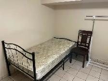 Furnished private/Shared Room in Scarborough - Photo 9