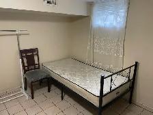 Furnished private/Shared Room in Scarborough - Photo 10