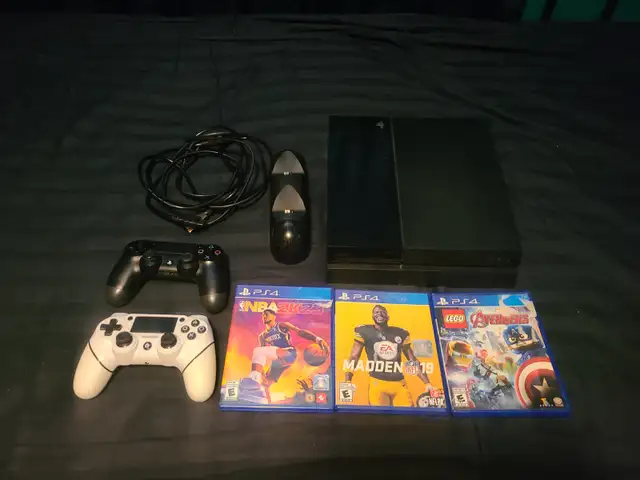 500Gb PS4 CONSOLE!