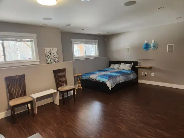 Fully furnished, bright bachelor, all Included  Internet &TV