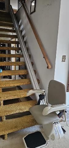 stair lift - Photo 2