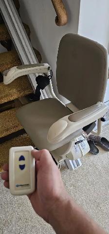 stair lift - Photo 3
