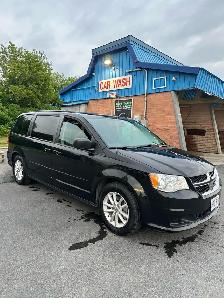 2016 Dodge Caravan SXT Low KM 1 Owner - Photo 2