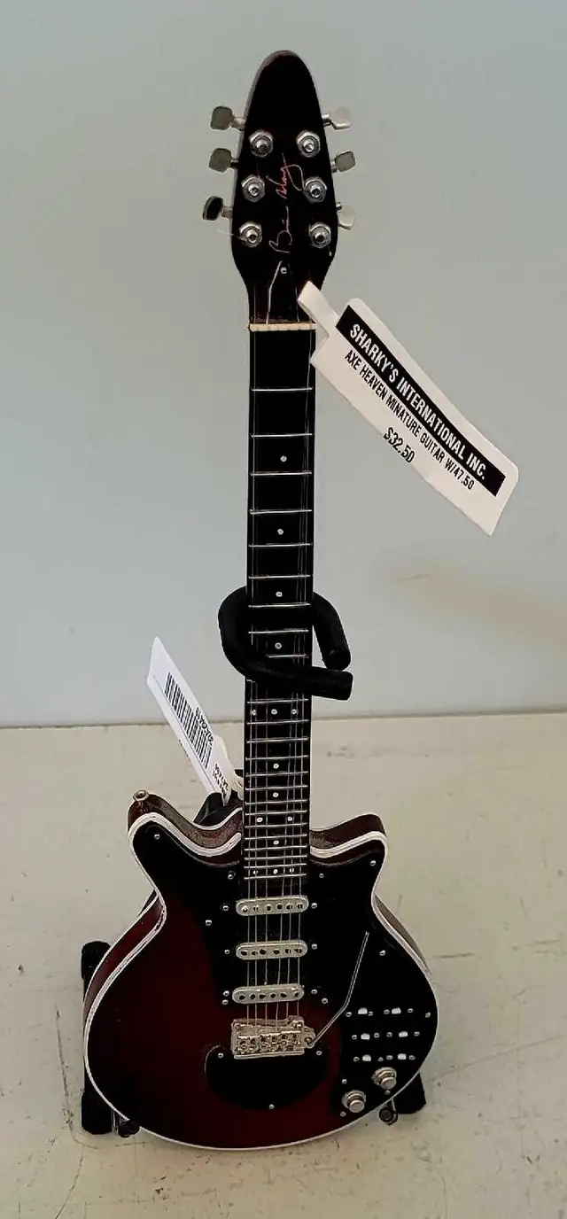 Axe Heaven Minature Replica Guitar (32429410)