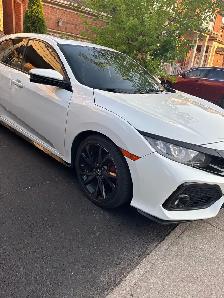 2018 honda civic hatchback - Photo 3