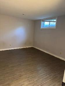 Large shared bedroom basement apt in Bayview Village for rent - Photo 3