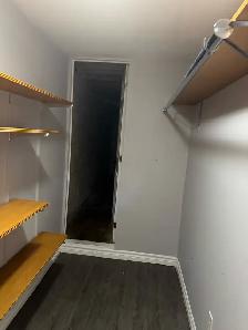 Large shared bedroom basement apt in Bayview Village for rent - Photo 4
