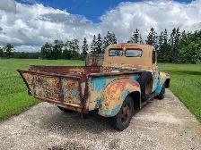 International Harvester L-120 Series Trucks - Photo 2
