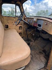 International Harvester L-120 Series Trucks - Photo 4
