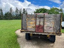 International Harvester L-120 Series Trucks - Photo 10