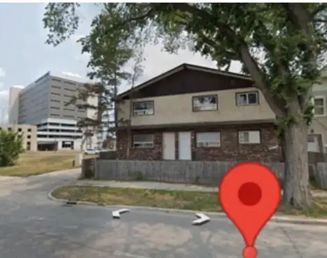 For Sale: 8 unit townhouse complex / walk to HSC Hospital