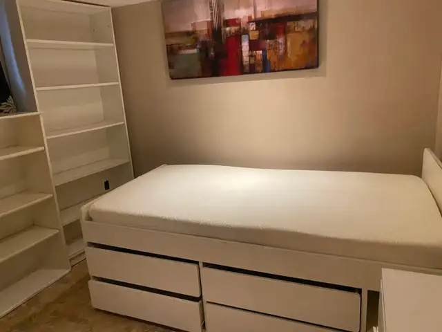 $450 room rental male  only near rcmp building west end