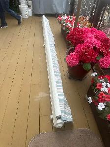 Crank open awning - Photo 3