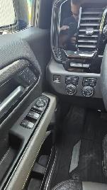 2022 Chevrolet Silverado 1500 4x4 /Toit ouvrant / sièges en cuir - Photo 10