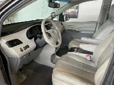 2011 Toyota Sienna XLE - Photo 17