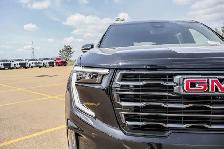 2026 GMC Acadia AT4 | Panoramic Sunroof | HD Surround Vision - Photo 11