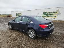 2014 Chrysler 200 - Photo 3