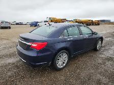 2014 Chrysler 200 - Photo 4