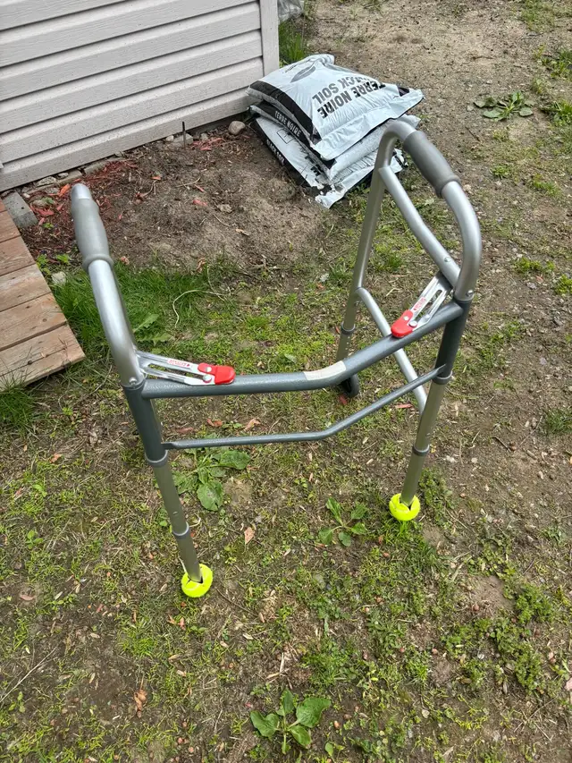 Marchette Standard et Déambulateur avec siège