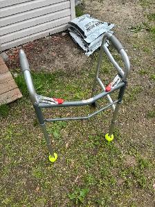 Marchette Standard et Déambulateur avec siège