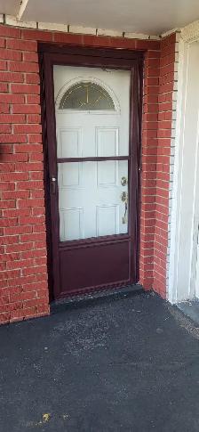 Beautiful Roomy Two Bedroom Walkout Basement Apartment