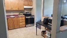 2 BEDROOM PLUS DEN 2 LEVEL AUG 1 CLAYTON PARK WEST HT, HW INC. - Photo 3