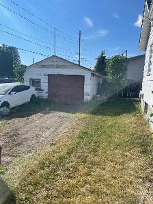 Three Bedroom House for Rent - Photo 2