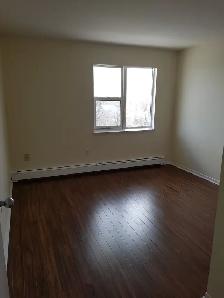 Spacious 2BR w/ Balcony & Elevator - Charles St - Sept 1st - Photo 4