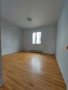 Newly renovated 2 bedrooms apt for rent in LaSalle available now - Photo 4