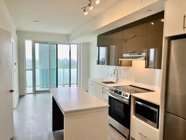 Cozy One Bed   Den   Balcony Condo @ FAIRVIEW MALL DRIVE