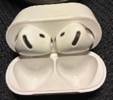 Apple AirPods PRISTINE CHEAP! - Photo 4