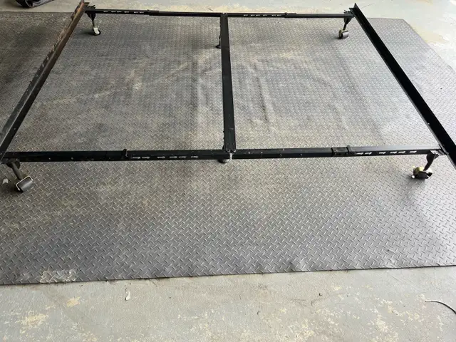 Costco King/Queen adjustable bed frame