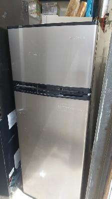 Fridge - 21.4' - Insignia 7.3 Cu Ft Top Mount Compact | SALE.