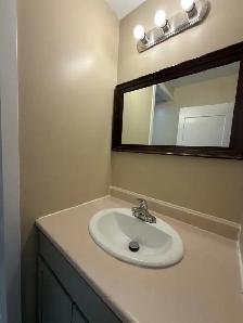 58 Barton Cres, unit 01, 2-bedroom apt(1bath 1kt basement)North - Photo 6