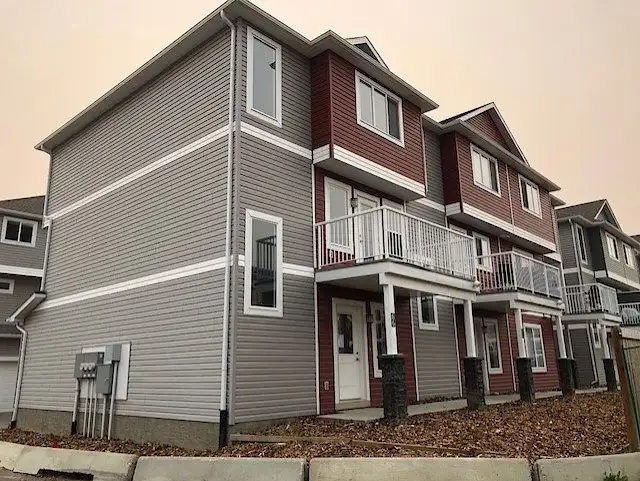 Luxury 3 BR Premium Quality Condo Town House for rent immediate