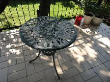 table au terrasse en métal