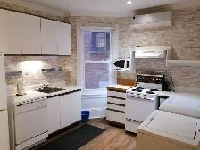 Furnished Large 1 Bedroom Apt - ground floor of a house, in-unit - Photo 6