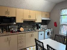 Sparkling Clean 2 BR in Historic Home Near Downtown Kitchener - Photo 2