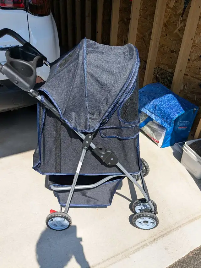 POUSSETTE POUR CHIEN OU CHAT