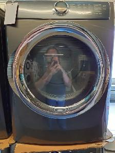 Electrolux "27" Titanium Front Load Washer/Dryer Set‼️ - Photo 3