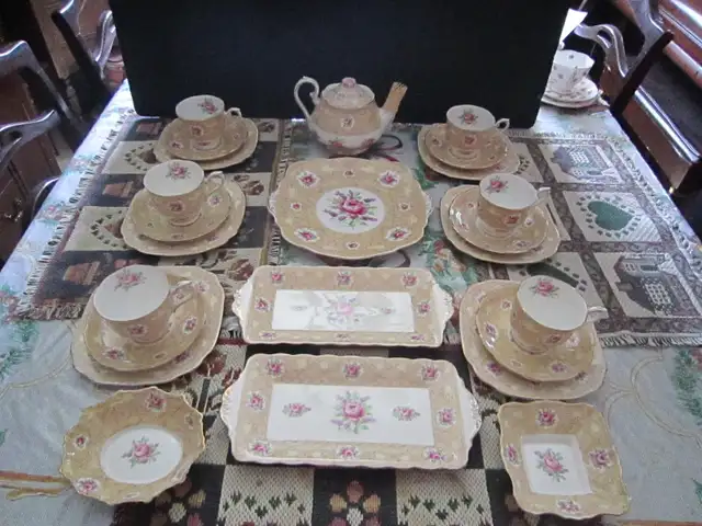 Royal Albert DEVONSHIRE LACE fine bone china Tea Set for 6