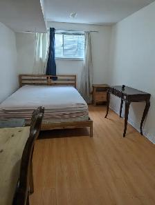 Multiple Rooms Private Bath Balcony Parking @York University - Photo 4