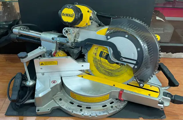 DEWALT MITER SAW DSW780