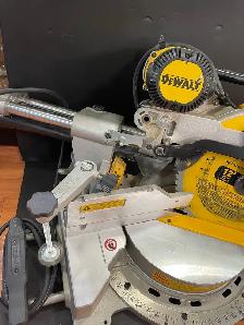 DEWALT MITER SAW DSW780 - Photo 3