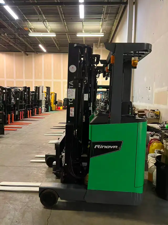 Toyota Reach Truck 2200lbs Reach 11.48 feet